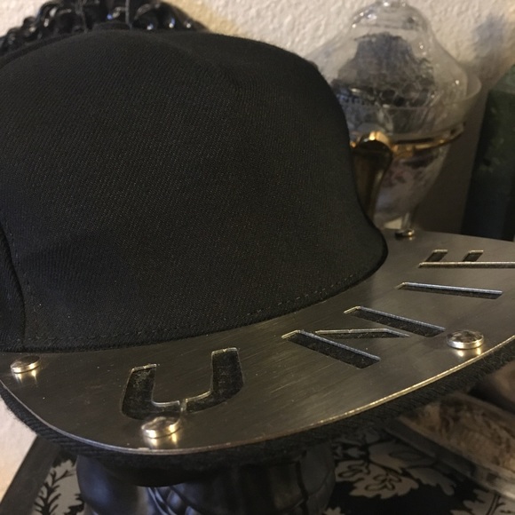 Unif black SnapBack - Picture 3 of 6